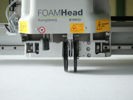 Kriemelr-Verpackungen-AG-Schaumstoff-Plotter2.jpg